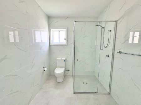 Brand New! - Photo 5