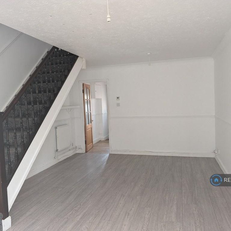 2 bedroom end of terrace house to rent - Photo 1