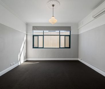 Spacious Central Apartment - Photo 1