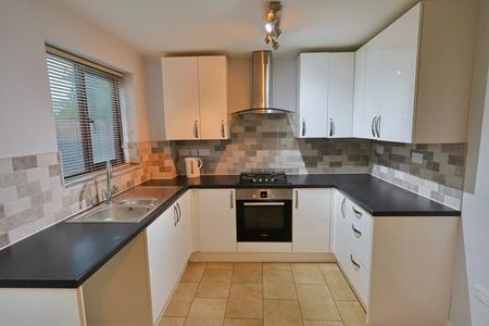 Madeira Croft, Chapelfields, Coventry - 3 Bedroom Semi, Driveway and Garage - Photo 5