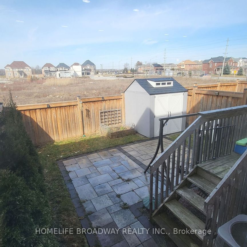 Townhouse For Lease | N8136446 - Photo 1