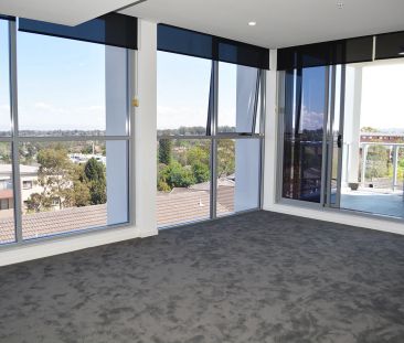 Quality 2 Bed Apartment In Ultimate Location - Photo 2