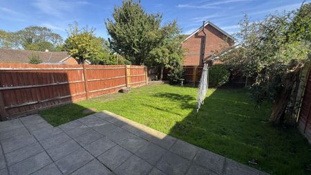 3 bedroom semi-detached house to rent - Photo 5