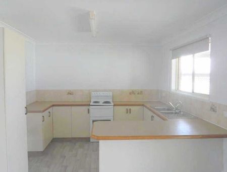 Comfortbale Three Bedroom Home - Rent will be increased to $550 from 03/06/2026 - Photo 3