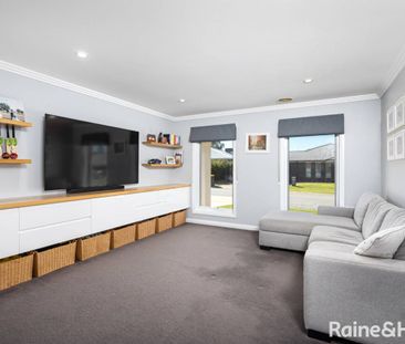 SPACIOUS FOUR-BEDROOM HOME - Photo 2