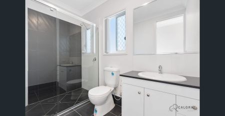 3 Brm duplex unit centrally located in Pimpama- opposite picnic area, open plan living with A/C, study area, master with ensuite, enclosed yard - Photo 2