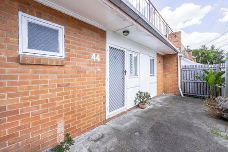 Stylish & Low-Maintenance Studio Living in the Heart of Newmarket - Photo 3