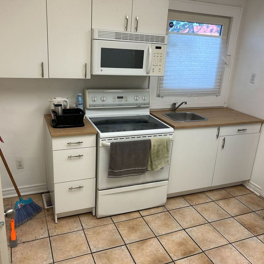 For Lease - 41 Bloor Street, Oshawa, Ontario - Photo 1