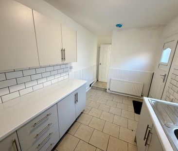 3 bedroom terraced house to rent - Photo 4