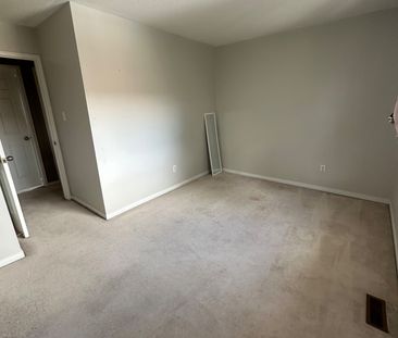 For Lease - 6060 Snowy Owl Crescent Unit# 16, Mississauga, Ontario - Photo 5