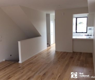 Stylish and Convenient double storey townhouse! - Photo 1