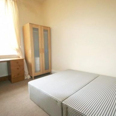 3 Bed - Warwick Street, Heaton - Photo 1