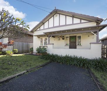 Double-Brick Family Home in a Peaceful Cul-de-Sac - Photo 4