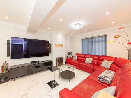 5 Bed Semi-Detached House, Southcote Farm Lane, RG30 - Photo 3