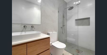 Modern, Light-Filled Home in a Prime Woy Woy Location - Photo 5