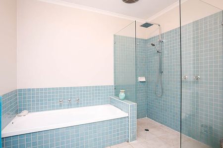 71 Francis Lane, Kensington VIC 3031 - Photo 2