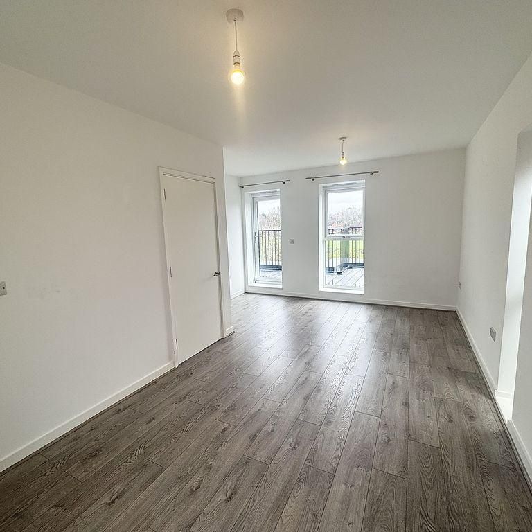 4 bedroom detached house to rent - Photo 1