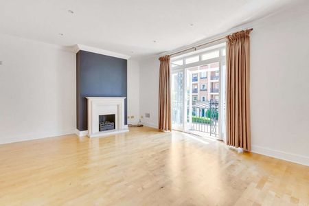 Spacious five bedroom home with garage and off-street parking - Photo 3