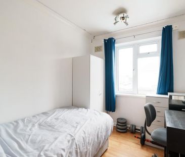4 bedroom semi-detached house to rent - Photo 4