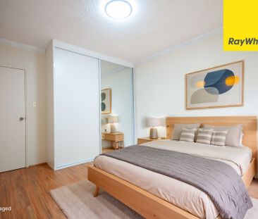 WELL PRESENTED TWO BEDROOM UNIT IN EXCELLENT LOCATION - Photo 2