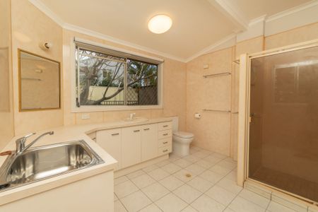 48A Slatyer Avenue, BUNDALL - Photo 4