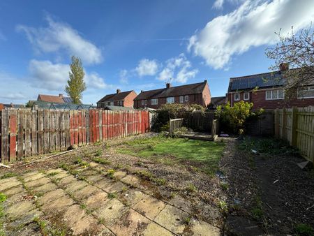 3 bedroom semi-detached house to rent - Photo 5