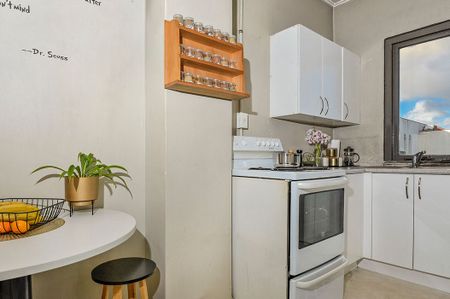 City fringe location - In the heart of Sandringham - Photo 4