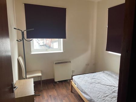 1 Bed Flat, Dumfries Street, LU1 - Photo 2