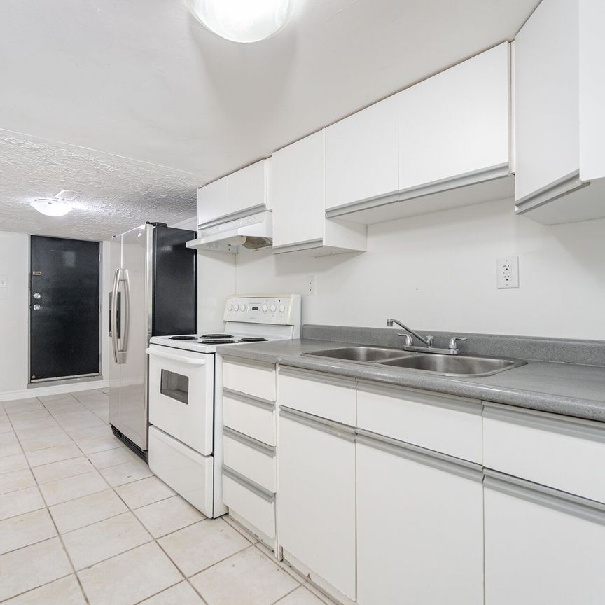 For Lease - 400 Glenholme Avenue Unit# Lower B, Toronto, Ontario - Photo 1