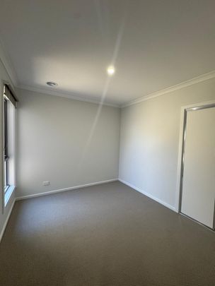 8 Buttercup Crescent, Armstrong Creek VIC 3217 - House For Rent | Domain - Photo 1