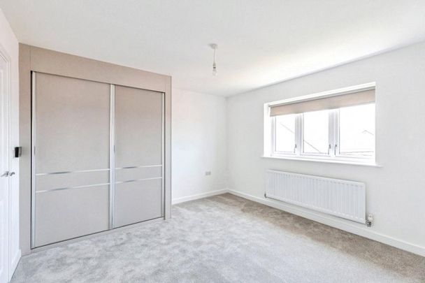 3 bedroom house to rent Wheatsheaf Close, Wellingborough, Northamptonshire, NN8 - Photo 1