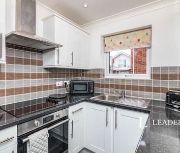 3 bedroom terraced house to rent - Photo 6