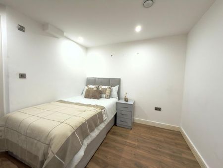 1 bedroom in a flat share to rent - Photo 2