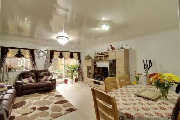 Roxburgh Close, Camberley, Surrey, GU15 - Photo 1