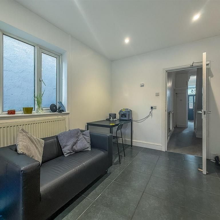 House share to rent - Photo 1