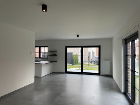 Drie slaapkamer EENGEZINSWONING met garage & tuin - Foto 4