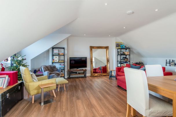 3 Bed Flat, Brondesbury Road, NW6 - Photo 1