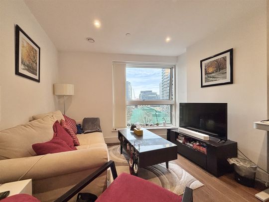 Lincoln Plaza, London - Photo 1