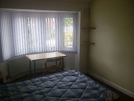FOUR BEDROOM-2 BATHROOMS-NEWLY REFURBISHED-5 MINS FROM BCU-£80 P/W... - Photo 3