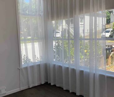 Charming 2-Bedroom Flat! - Photo 1