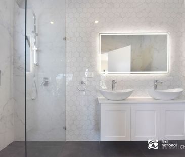 Modern 4-Bedroom Duplex - Photo 6