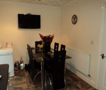 3 bedroom semi-detached house to rent - Photo 4
