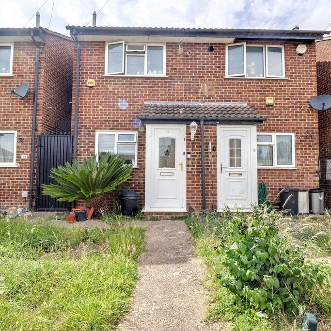 1 bedroom semi-detached house to rent - Photo 1