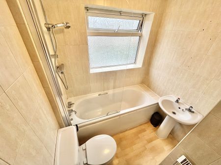 3 bedroom house to rent Webster Crescent, S61 - Photo 4