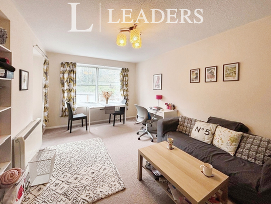 2 bedroom flat to rent - Photo 1