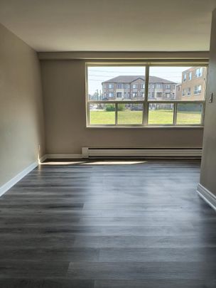 11 Iroquois Apartments - Photo 1