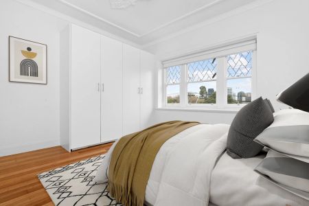 DELIGHTFUL OLDER STYLE - Photo 2