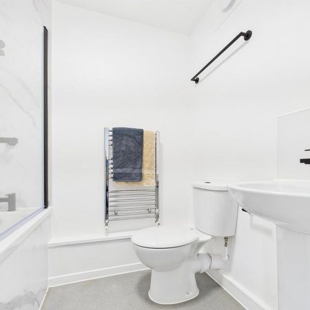 1 bedroom flat to rent - Photo 4