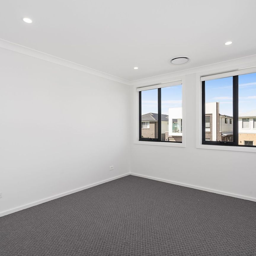 Modern five bedroom home prime Casula pocket - Photo 1