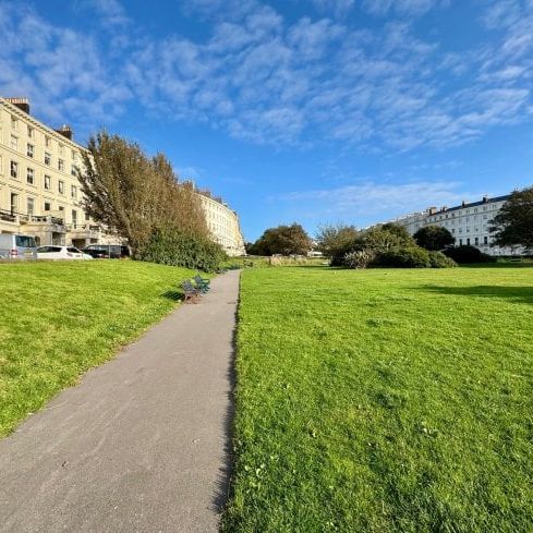 Adelaide Crescent, Hove, BN3 2JH - Photo 1